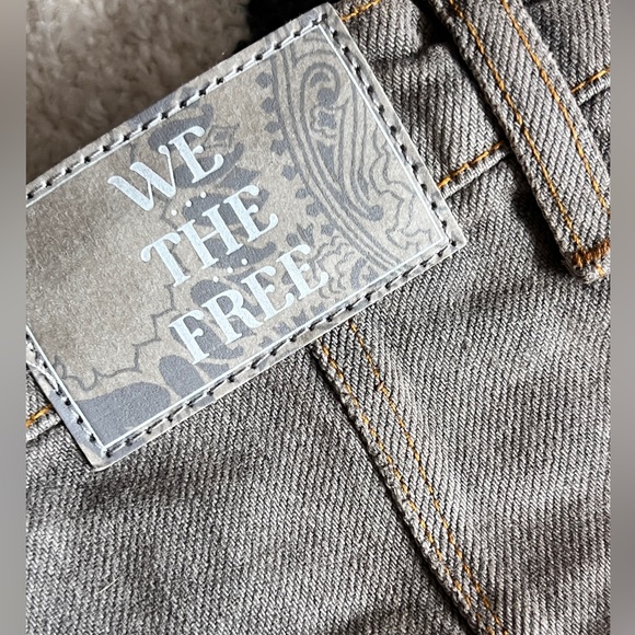 NWOT- We The Free Good Luck Mid-Rise Barrel Jeans Size 29 But Run VERY Small - Picture 4 of 6
